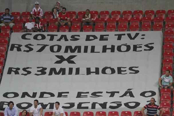 Time alvirrubro é derrotado em casa por 1 a 0