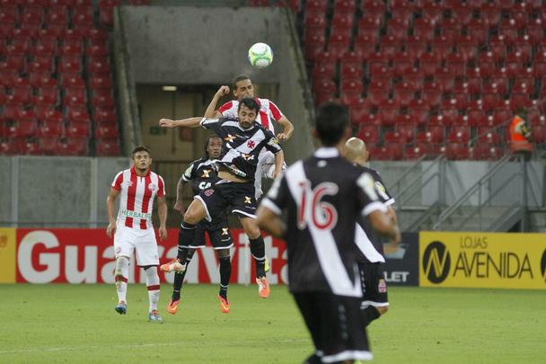 Time alvirrubro é derrotado em casa por 1 a 0