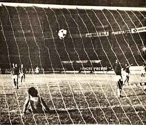 No Pernambucano de 1983, o Santa Cruz aplicou uma histórica goleada e venceu Pássaro Preto por 6 a 0