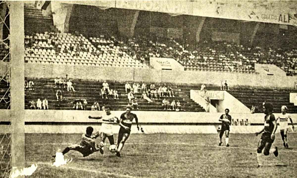 A equipe ainda aplicou mais uma goleada no Pernambucano de 1983 sobre o bis e venceu a partida por 7 a 0
