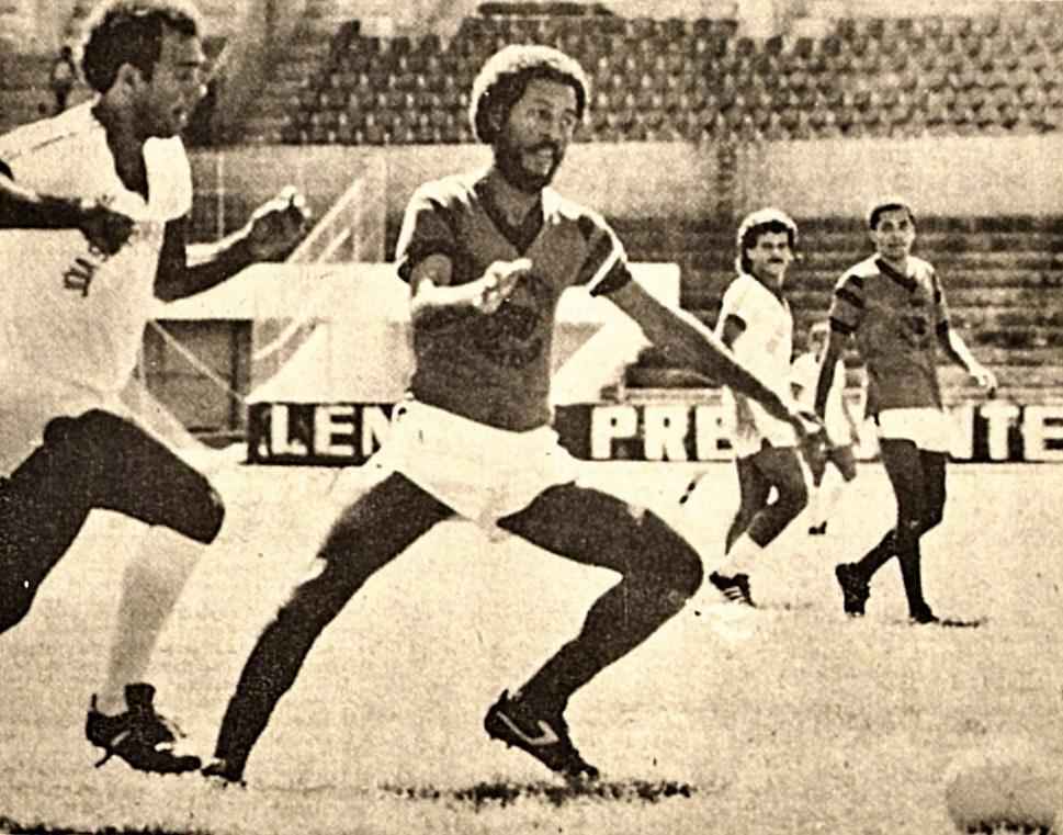A sequncia de 55 jogos sem vencer do bis foi quebrada com uma vitria por 3 a 1 sobre o Santo Amaro, pela Estadual de 1984