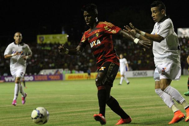 Sport saiu atrs do placar e buscou empate com o Atlitico-PR na Ilha do Retiro com gol do estreante Rgis