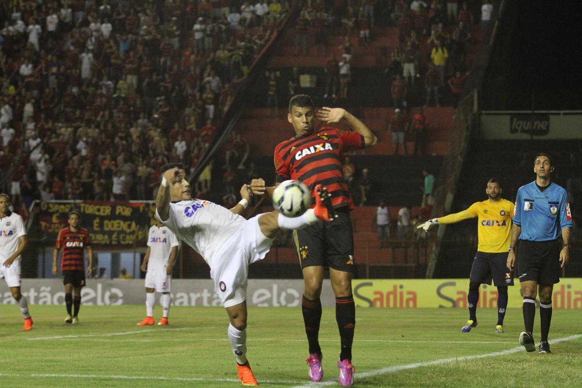 Sport saiu atrs do placar e buscou empate com o Atlitico-PR na Ilha do Retiro com gol do estreante Rgis