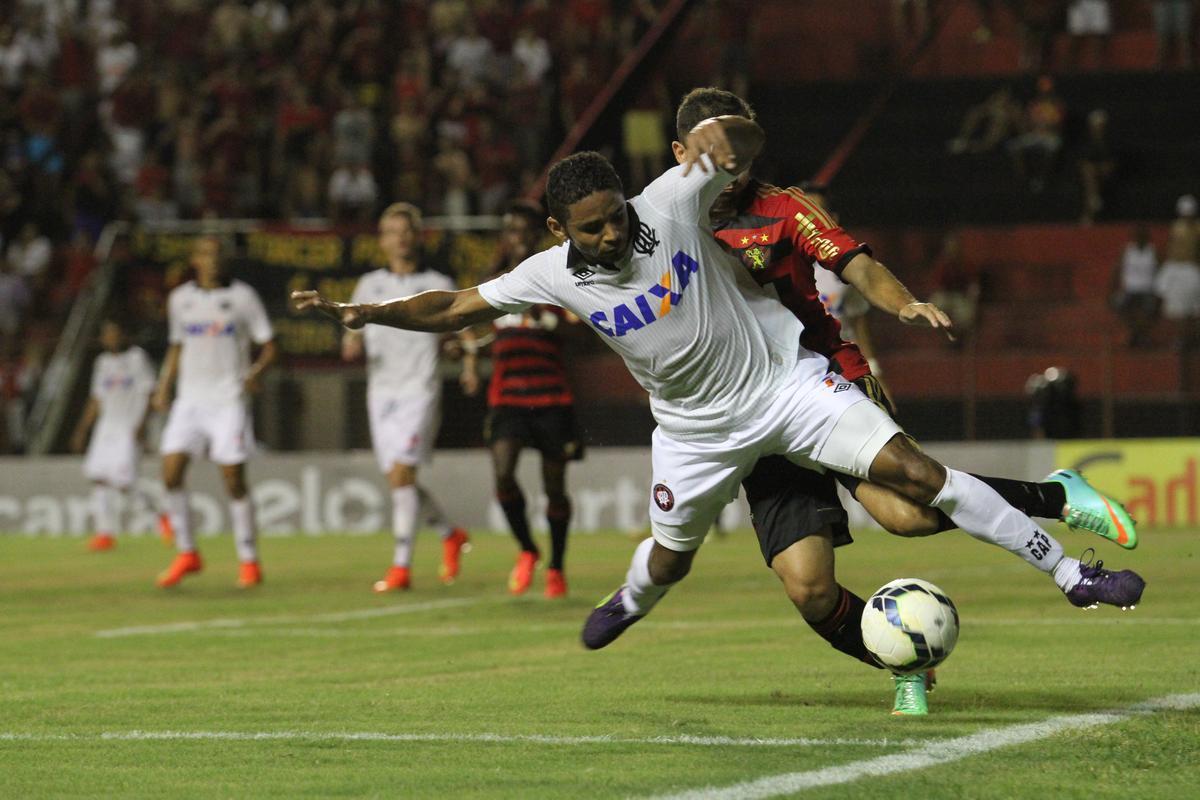 Sport saiu atrs do placar e buscou empate com o Atlitico-PR na Ilha do Retiro com gol do estreante Rgis