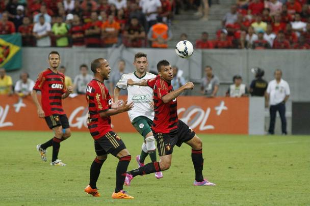 Na Arena Pernambuco, o Rubro-negro voltou a vencer na Srie A do Campeonato Brasileiro e empurrou o Verdo para a lanterna da competio.