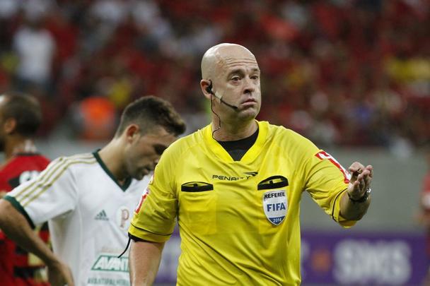 Na Arena Pernambuco, o Rubro-negro voltou a vencer na Srie A do Campeonato Brasileiro e empurrou o Verdo para a lanterna da competio.