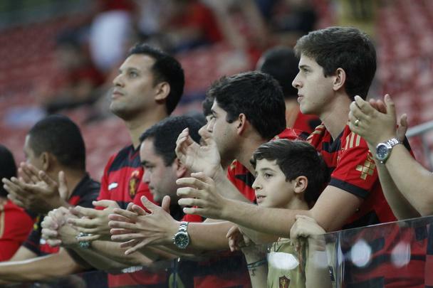 Na Arena Pernambuco, o Rubro-negro voltou a vencer na Srie A do Campeonato Brasileiro e empurrou o Verdo para a lanterna da competio.