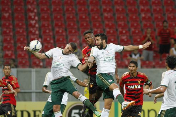 Na Arena Pernambuco, o Rubro-negro voltou a vencer na Srie A do Campeonato Brasileiro e empurrou o Verdo para a lanterna da competio.
