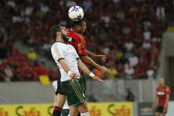 Na Arena Pernambuco, o Rubro-negro voltou a vencer na Srie A do Campeonato Brasileiro e empurrou o Verdo para a lanterna da competio.