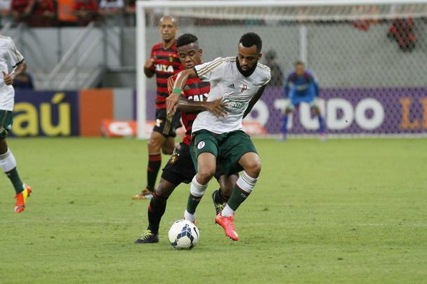 Na Arena Pernambuco, o Rubro-negro voltou a vencer na Srie A do Campeonato Brasileiro e empurrou o Verdo para a lanterna da competio.