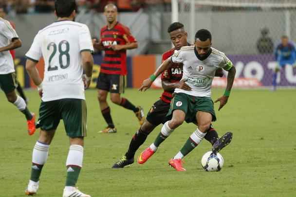 Na Arena Pernambuco, o Rubro-negro voltou a vencer na Srie A do Campeonato Brasileiro e empurrou o Verdo para a lanterna da competio.
