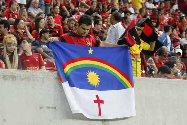Na Arena Pernambuco, o Rubro-negro voltou a vencer na Srie A do Campeonato Brasileiro e empurrou o Verdo para a lanterna da competio.