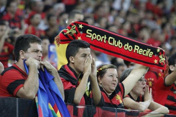 Na Arena Pernambuco, o Rubro-negro voltou a vencer na Srie A do Campeonato Brasileiro e empurrou o Verdo para a lanterna da competio.