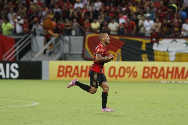 Na Arena Pernambuco, o Rubro-negro voltou a vencer na Srie A do Campeonato Brasileiro e empurrou o Verdo para a lanterna da competio.