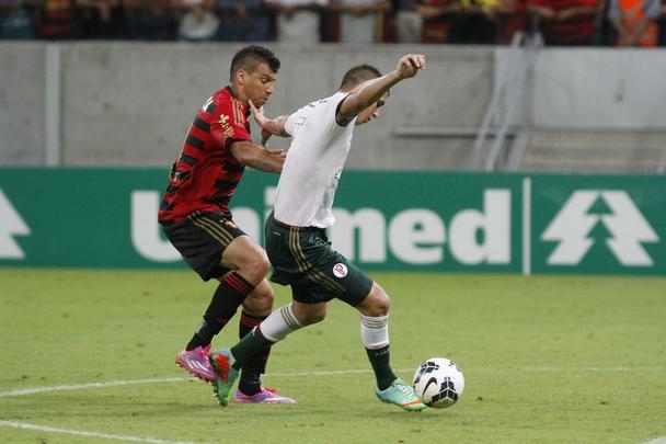 Na Arena Pernambuco, o Rubro-negro voltou a vencer na Srie A do Campeonato Brasileiro e empurrou o Verdo para a lanterna da competio.