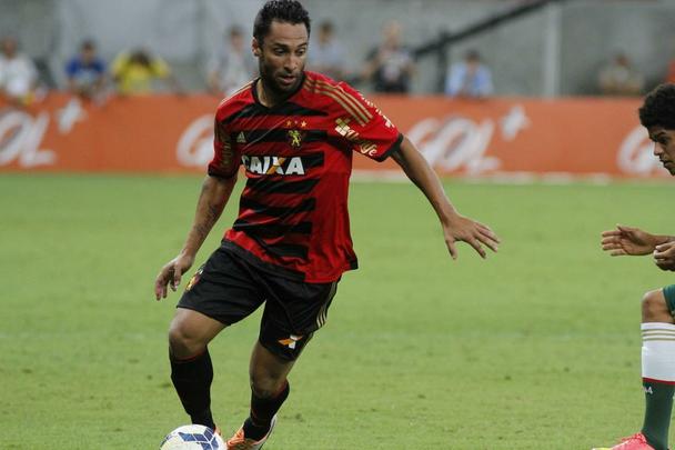 Na Arena Pernambuco, o Rubro-negro voltou a vencer na Srie A do Campeonato Brasileiro e empurrou o Verdo para a lanterna da competio.