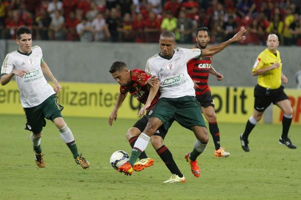 Na Arena Pernambuco, o Rubro-negro voltou a vencer na Srie A do Campeonato Brasileiro e empurrou o Verdo para a lanterna da competio.