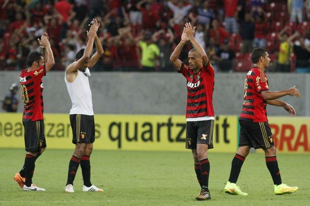 Na Arena Pernambuco, o Rubro-negro voltou a vencer na Srie A do Campeonato Brasileiro e empurrou o Verdo para a lanterna da competio.