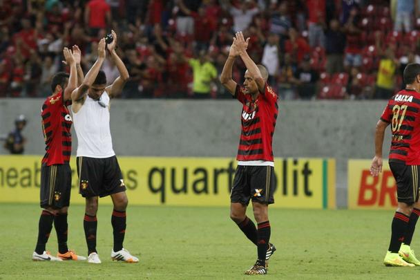 Na Arena Pernambuco, o Rubro-negro voltou a vencer na Srie A do Campeonato Brasileiro e empurrou o Verdo para a lanterna da competio.