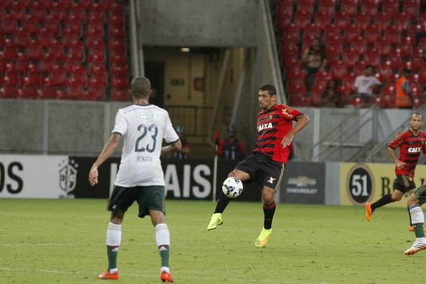 Na Arena Pernambuco, o Rubro-negro voltou a vencer na Srie A do Campeonato Brasileiro e empurrou o Verdo para a lanterna da competio.