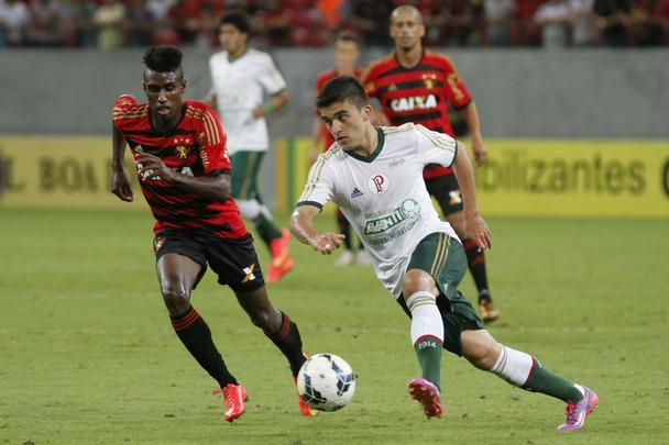 Na Arena Pernambuco, o Rubro-negro voltou a vencer na Srie A do Campeonato Brasileiro e empurrou o Verdo para a lanterna da competio.