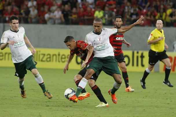 Na Arena Pernambuco, o Rubro-negro voltou a vencer na Srie A do Campeonato Brasileiro e empurrou o Verdo para a lanterna da competio.