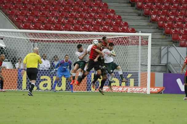 Na Arena Pernambuco, o Rubro-negro voltou a vencer na Srie A do Campeonato Brasileiro e empurrou o Verdo para a lanterna da competio.