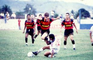 Juninho Pernambucano estreou pelo Sport em 1993 e fez parte da gerao de ouro do clube rubro-negro. Foi para o Vasco, em 1995, e teve uma carreira consolidada chegando  Copa do Mundo de 2006