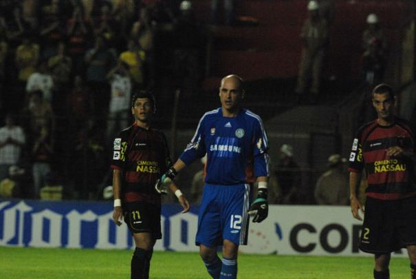 Depois de vencer as duas primeiras partidas na Libertadores de 2009, o Leão da Ilha acabou derrotado por 2 a 0 para o Palmeiras, em casa