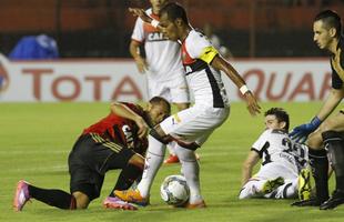 Time do tcnico Eduardo Baptista enfrentou o rubro-negro baiano pela partida de ida da Copa Sul-Americana