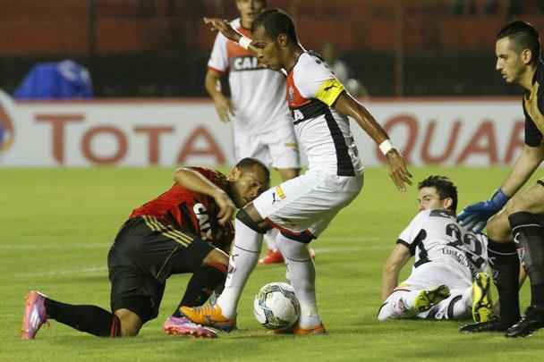Time do técnico Eduardo Baptista enfrentou o rubro-negro baiano pela partida de ida da Copa Sul-Americana