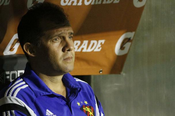 Time do técnico Eduardo Baptista enfrentou o rubro-negro baiano pela partida de ida da Copa Sul-Americana