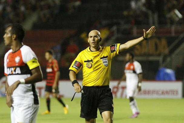 Time do técnico Eduardo Baptista enfrentou o rubro-negro baiano pela partida de ida da Copa Sul-Americana