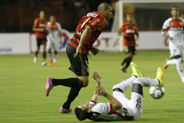 Time do técnico Eduardo Baptista enfrentou o rubro-negro baiano pela partida de ida da Copa Sul-Americana