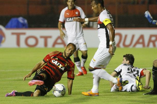 Time do técnico Eduardo Baptista enfrentou o rubro-negro baiano pela partida de ida da Copa Sul-Americana