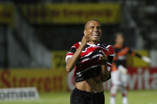 No estádio do Arruda, o Tricolor Pernambucano venceu o time goiano com gols de Wescley e Pingo em partida válida pela 19ª rodada da Série B 2014.