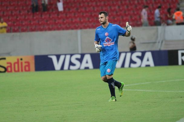 Alessandro foi o goleiro titular do Nutico na maior parte da temporada at no poder encarar o Vasco por fora contratual. Viu o colega Jlio Csar se destacar e acabou indo para o banco de reservas