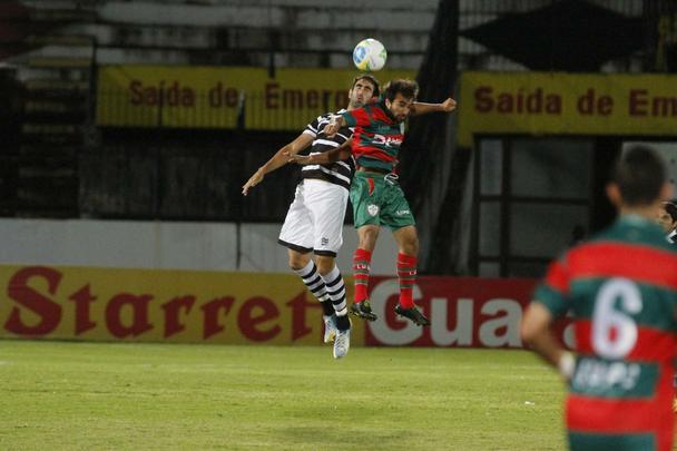 Com gol de Léo Gamalho no fim, Santa Cruz bate a Portuguesa no Arruda e volta a vencer