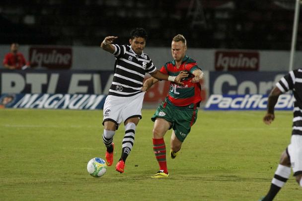 Com gol de Lo Gamalho no fim, Santa Cruz bate a Portuguesa no Arruda e volta a vencer