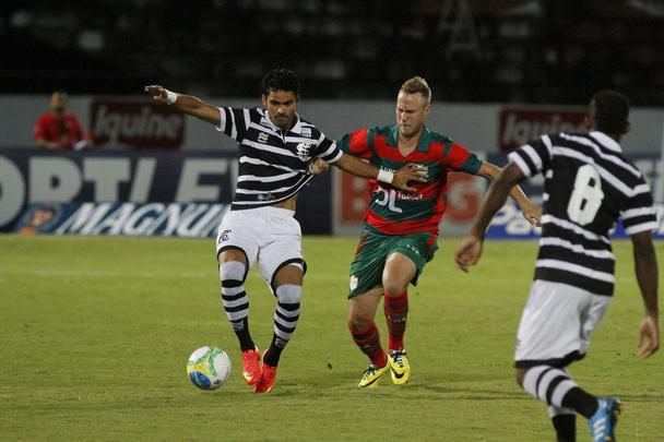 Com gol de Lo Gamalho no fim, Santa Cruz bate a Portuguesa no Arruda e volta a vencer