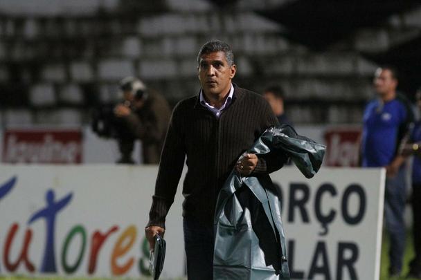 Com gol de Lo Gamalho no fim, Santa Cruz bate a Portuguesa no Arruda e volta a vencer