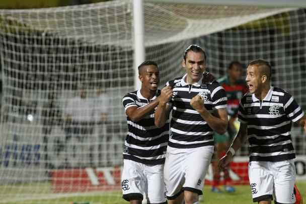 Com gol de Lo Gamalho no fim, Santa Cruz bate a Portuguesa no Arruda e volta a vencer