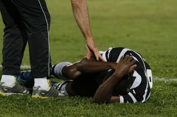 Com gol de Lo Gamalho no fim, Santa Cruz bate a Portuguesa no Arruda e volta a vencer