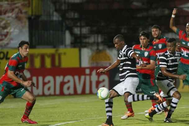 Com gol de Lo Gamalho no fim, Santa Cruz bate a Portuguesa no Arruda e volta a vencer