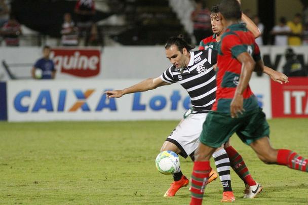 Com gol de Lo Gamalho no fim, Santa Cruz bate a Portuguesa no Arruda e volta a vencer