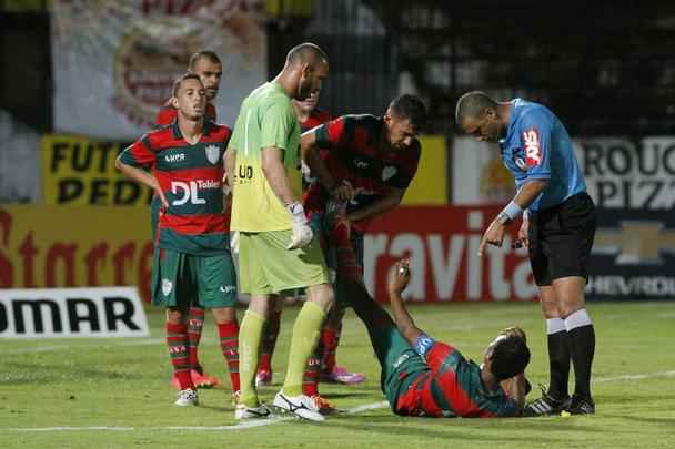 Com gol de Lo Gamalho no fim, Santa Cruz bate a Portuguesa no Arruda e volta a vencer