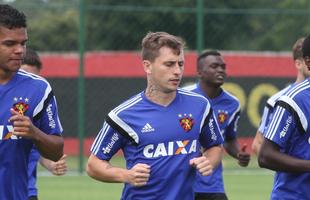 Equipe rubro-negra treina com volta Diego Souza para jogo na Arena Pernambuco, contra o Internacional