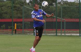 Equipe rubro-negra treina com volta Diego Souza para jogo na Arena Pernambuco, contra o Internacional