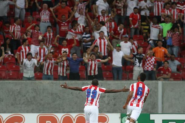Na Arena Pernambuco, o Timbu no resistiu ao time catarinense e se afastou do G4. Os gols da partida foram marcados por Sass e Edigar Junio (duas vezes).