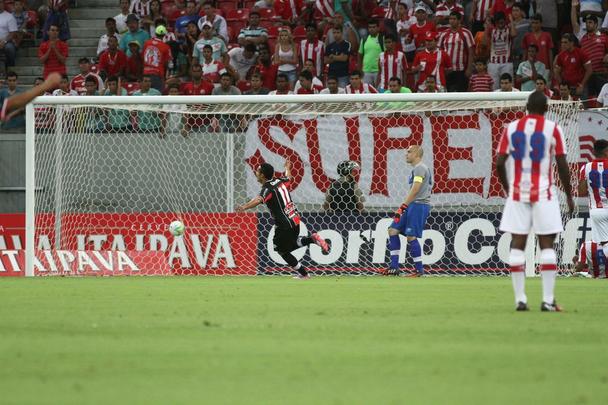 Na Arena Pernambuco, o Timbu no resistiu ao time catarinense e se afastou do G4. Os gols da partida foram marcados por Sass e Edigar Junio (duas vezes).